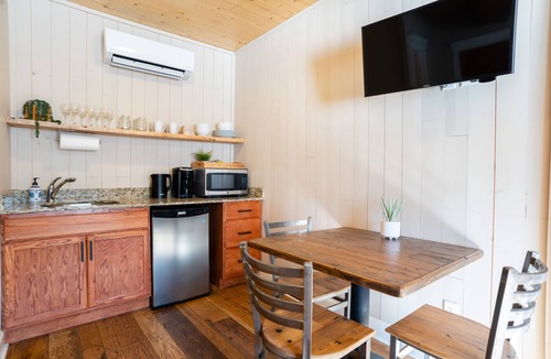 McCloud Cabin | Shasta View Lodge - Cabin 7