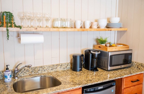 McCloud Cabin | Shasta View Lodge - Cabin 7