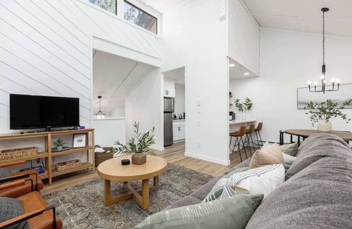 Shaver Lake Condo | Shaver's Modern Forest Retreat-Pool & Spa