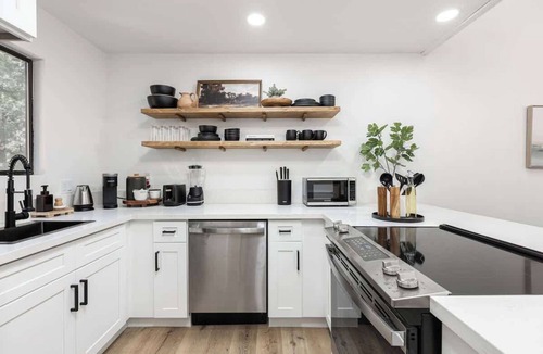 Shaver Lake Condo | Shaver's Modern Forest Retreat-Pool & Spa