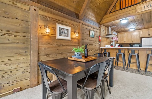 Sierra Cedars Cabin | Shaver Wood Forrest-Smokey Tree