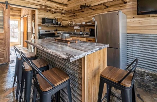 Elizabethtown House | Shawnee Forest | Riverside Tiny Cabin