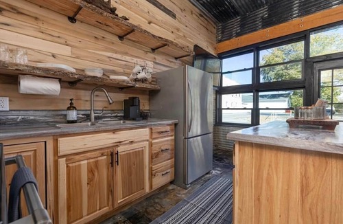Elizabethtown House | Shawnee Forest | Riverside Tiny Cabin