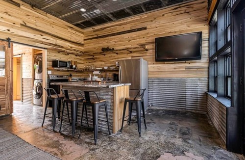 Elizabethtown House | Shawnee Forest | Riverside Tiny Cabin