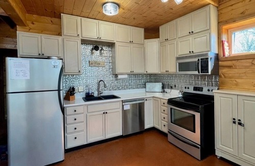 Marion House | Shawnee Overlook (Home & 2 Cabins)