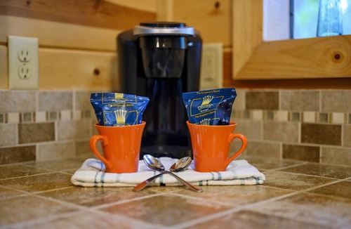 Broken Bow Cabin | Shear Comfort|Farmhouse Style|Honeymoon Cabin