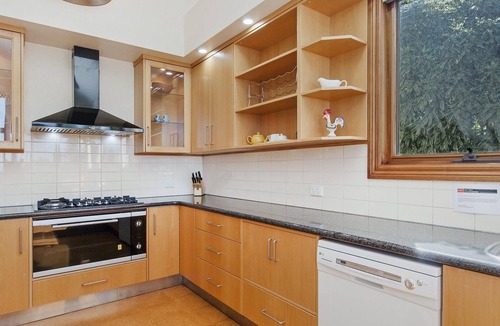 Port Fairy House | Shearwater House - Riverfront Accommodation