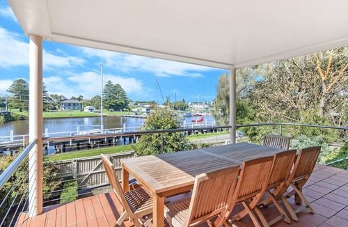 Port Fairy House | Shearwater House - Riverfront Accommodation