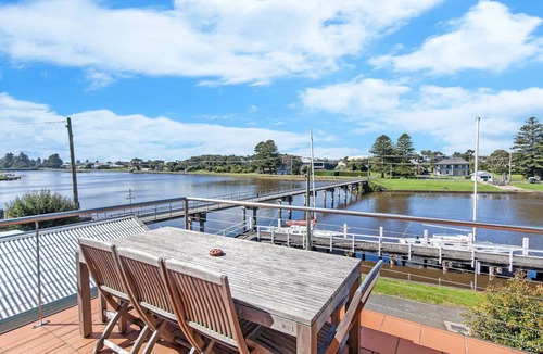 Port Fairy House | Shearwater House - Riverfront Accommodation