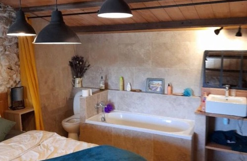 Gignac House | Sheepfold in the pine forest, luberon, swimming pool .absolute quiet, no neighbors