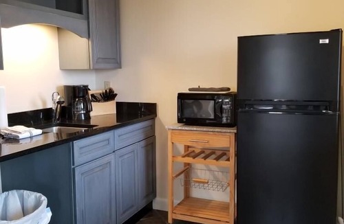 Edgecomb Apartment | Sheepscot Harbour Studio #207