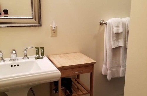 Edgecomb Apartment | Sheepscot Harbour Studio #207