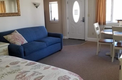Edgecomb Apartment | Sheepscot Harbour Studio #215