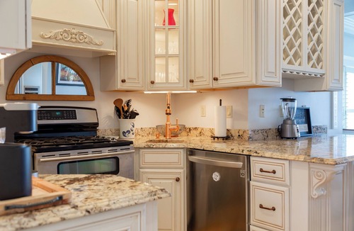 Edgecomb Hotel | Sheepscot Harbour Village Resort