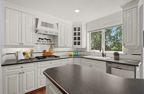 Southeast Calgary House | SHEER PERFECTION ~ 4BD, 2.5BA, K9 Friendly, on Eagle Quest Golf Course