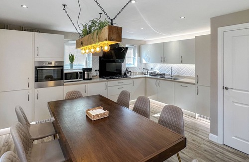 Catcliffe House | Sheffield Charming Detached 4bd Home