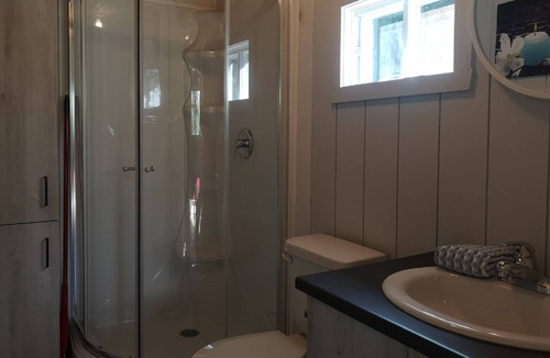Frampton Ski Chalet | Sheira Shack: riverside, campfire, Wi-Fi, AC, BBQ, for 2, pets welcome!
