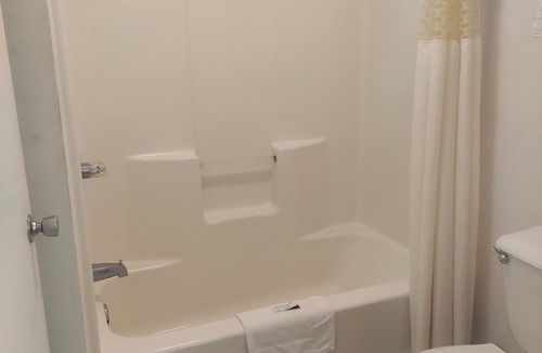 Jeffersonville Hotel | Shelaine Inn