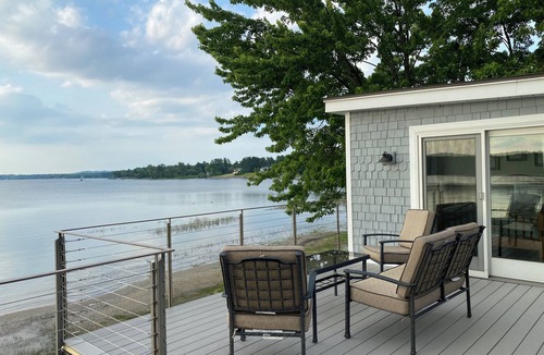 Shelburne House | Shelburne Bay Waterfront Getaway