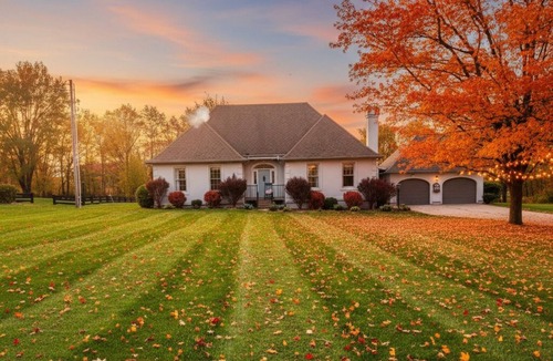 Shelbyville House | Shelby Stop on Bourbon Trail- HOT TUB and Pool. Pool is now Open