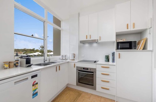 Cronulla Condo | Shelly Beach Park and Ocean Views
