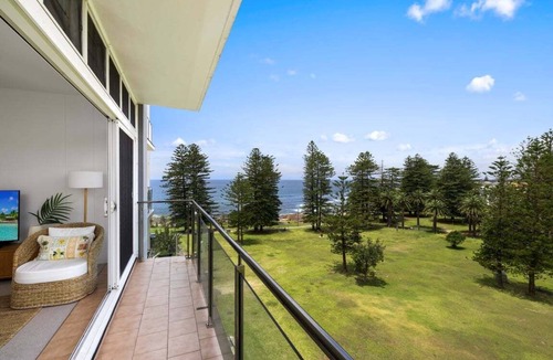Cronulla Condo | Shelly Beach Park and Ocean Views