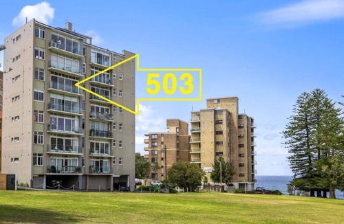 Cronulla Condo | Shelly Beach Park and Ocean Views