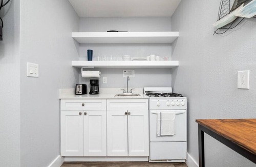 Hollywood Apartment | Shell on the Beach #106