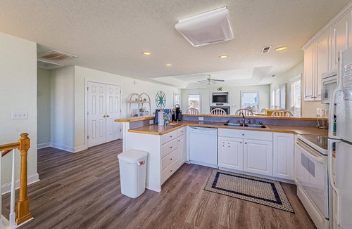 Nags Head House | Shell Town – Nags Head MP 16, Ocean View, 360 Yds to Beach, Pool, Hot Tub, Flex Stays