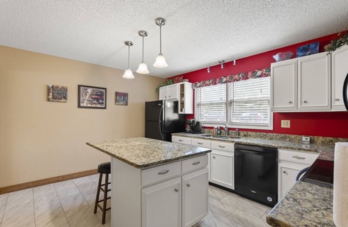 Leesville House | Shellcracker - Dock, SUPs, Firepit, Games and more