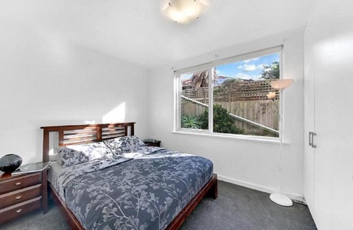 St Kilda Apartment | ShelleyStayz Shakespeare Grove