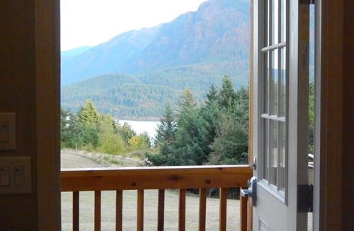 Stevenson Cabin | Shellrock Cabin with Columbia River View