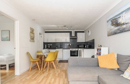 Millendreath Cottage | SHELLS COTTAGE, pet friendly, with a garden in Looe