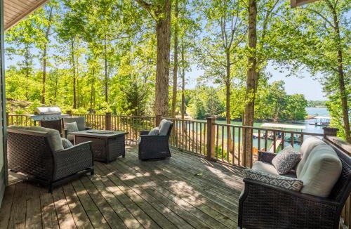 Jasper House | Sheltered Cove