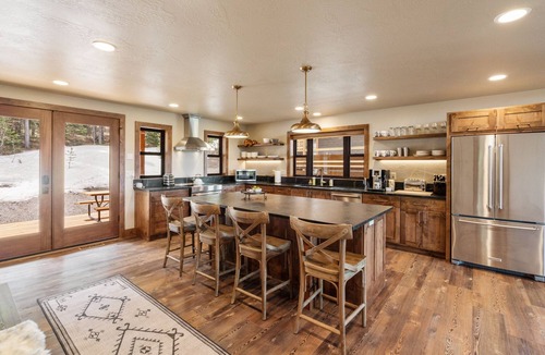 West Yellowstone House | Shelterwood Lodge Private Home by Yellowstone up to 8 Guests