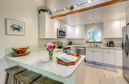 Potlatch House | Shelton Gem w/Kayaks: Private Beach Oyster Hunt