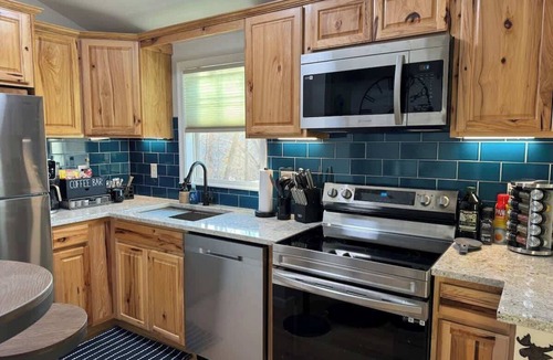 Front Royal Cabin | Shenandoah Twilight | Cozy Cabin with Hot Tub & Sunset Views