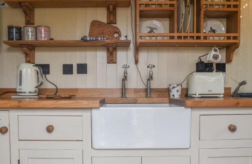 Dursley House | Shepard's Hut