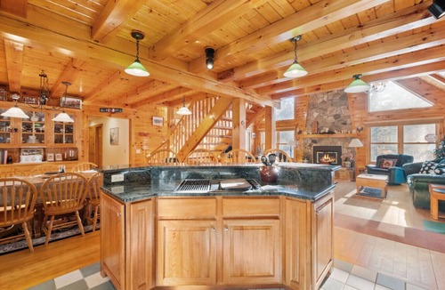 Stratton House | Shepardson Brookside: VAST+AT Hike | A/C | Brook