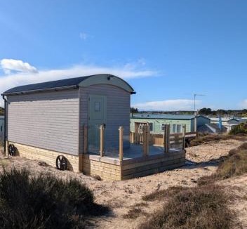 Findhorn Apartment | Shephards Hut by the Beach