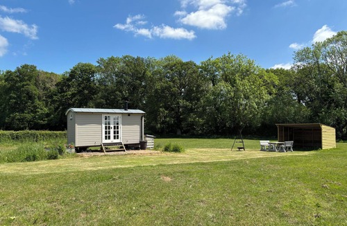 Lickfold Cottage | SHEPHERD HUT 1, pet friendly, with open fire in Northchapel