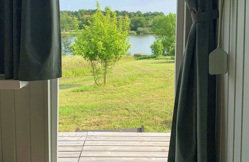 Vester Skerninge House | Shepherd's hut with lake view in Ollerup
