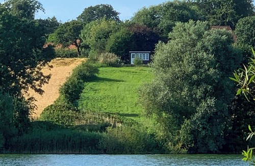 Vester Skerninge House | Shepherd's hut with lake view in Ollerup