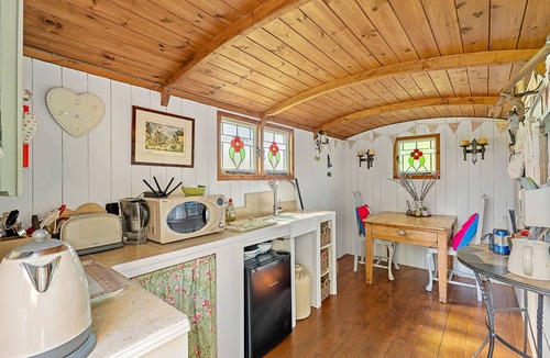 Romsey Ski Chalet | Shepherd's Hut at Hilltop Farm