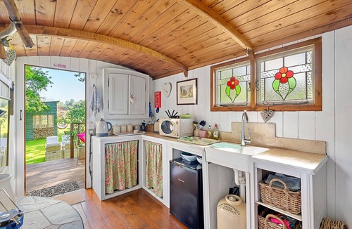 Romsey Ski Chalet | Shepherd's Hut at Hilltop Farm