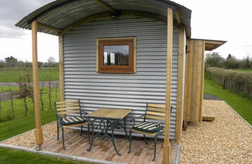 Awre Cabin | Shepherd's Hut Glamping