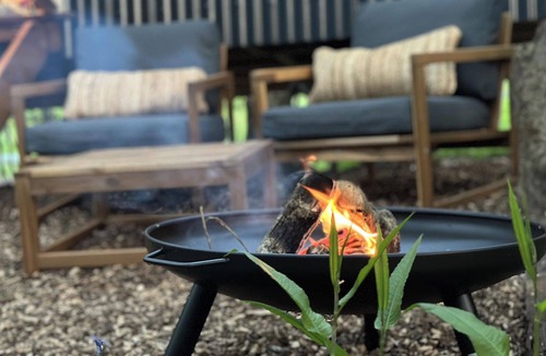 Lanivet House | Shepherd's Hut - Sleeps 2 - Pet friendly - Parking