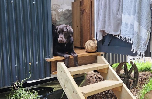 Lanivet House | Shepherd's Hut - Sleeps 2 - Pet friendly - Parking