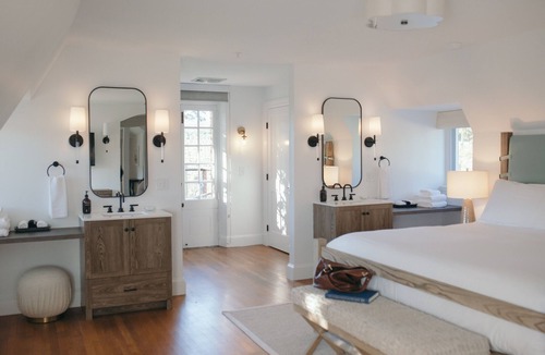 South Kingstown Hotel | Shepherd's Run