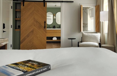 South Kingstown Hotel | Shepherd's Run